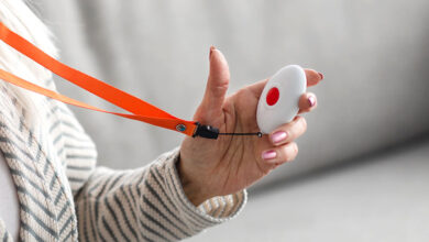 Alert Necklace for Elderly That Helps Seniors Stay Independent