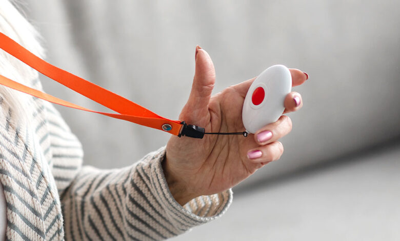 Alert Necklace for Elderly That Helps Seniors Stay Independent