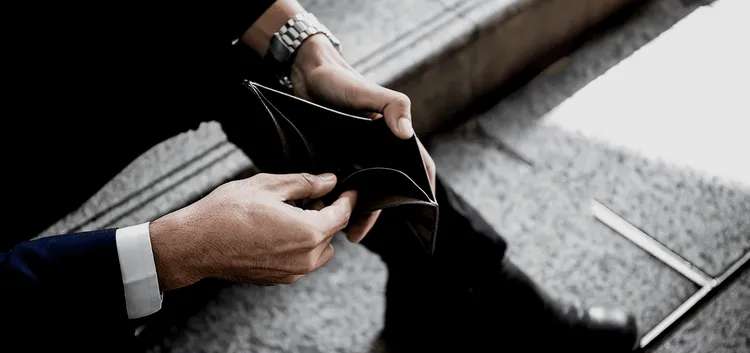 Person holding an empty wallet.