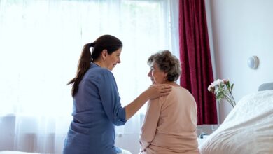 Key Qualities to Look for in an Elderly Caregiver