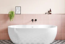 How alcove bathtubs change the perception of comfort even in a small bathroom