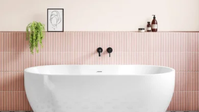 How alcove bathtubs change the perception of comfort even in a small bathroom